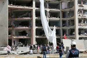 Nổ xe chở lính Thổ Nhĩ Kỳ, 8 người bị thương