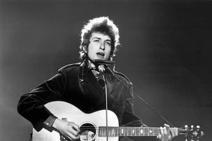 Nhạc sĩ nổi tiếng Bob Dylan đoạt Nobel văn chương