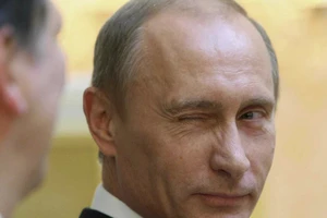 Kremlin phủ nhận quan chức Nga đưa người thân về nước