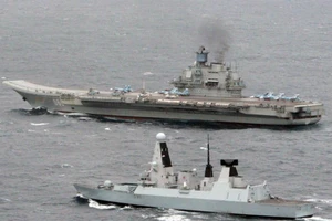 Nga đưa hạm đội rầm rộ áp sát eo biển Anh