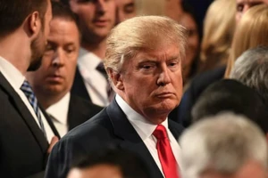 Clinton mỉa mai Trump đã ‘thua cuộc' lại còn 'cay cú’