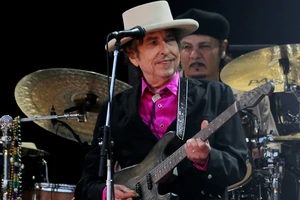 Bob Dylan lần đầu lên tiếng về giải Nobel Văn học