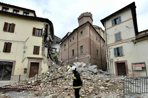 Động đất gây chấn động lan đến tận thủ đô nước Ý