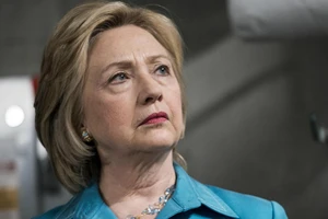 Người Mỹ “vỡ mộng” gây khó khăn cho bà Clinton