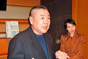 Tỉ phú Hong Kong ly dị, tặng vợ 400 triệu USD