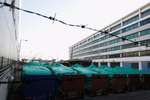 Báo Trung Quốc đòi nấu chảy thiết giáp Singapore