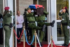 Đưa lãnh tụ Fidel Castro về nơi an nghỉ cuối cùng