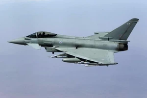 Chiến đấu cơ Anh sẽ bay qua bầu trời Biển Đông