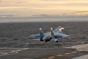 Tiêm kích Su-33 Nga đâm xuống biển