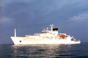 Trung Quốc hứa trả lại Mỹ tàu ngầm không người lái