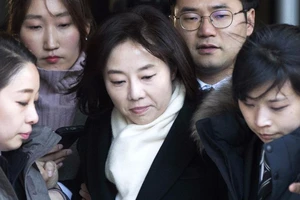 Bắt khẩn bộ trưởng Văn hóa Hàn Quốc vì ‘danh sách đen'