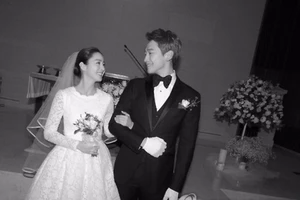 Bi Rain hưởng tuần trăng mật ngọt ngào ở Bali