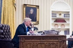 Ông Trump nổi đóa với Thủ tướng Úc qua điện thoại