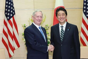Bộ trưởng Quốc phòng Mỹ hứa ‘kề vai sát cánh’ với Nhật