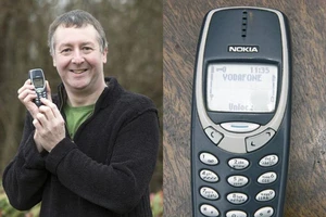 Sốc với điện thoại ‘cục gạch’ 17 năm vẫn chạy tốt