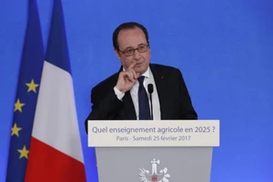 Tổng thống Pháp phản pháo Trump bình luận về Paris