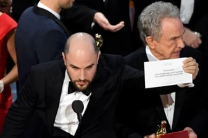 Vì sao xảy ra nhầm lẫn tai hại trao nhầm giải Oscar?
