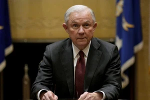 Dính đến Nga, Bộ trưởng Tư pháp Mỹ bị yêu cầu từ chức