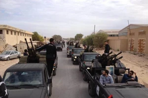 Quân Syria tiến đánh, IS thất thủ tại thành cổ Palmyra