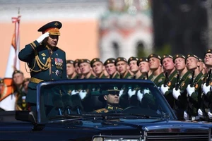 Clip: Nga diễu binh rầm rộ Chiến thắng Phát xít