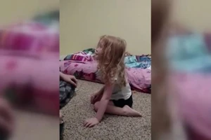 Bé gái liệt hai chân vì ve chó cắn sau đầu