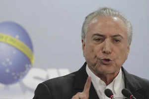 Tổng thống Brazil muốn đình chỉ điều tra ông tham nhũng