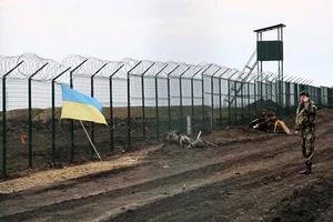 Ukraine đòi xây pháo đài ‘bất khả xâm phạm’ sát Nga