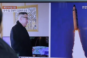 Triều Tiên lại phóng tên lửa, Hàn Quốc họp khẩn