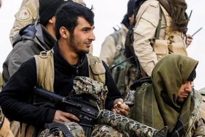 Mỹ vũ trang dân quân Kurd, quyết đánh 'thủ đô' IS