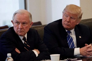 Nghi vấn bộ trưởng Tư pháp Mỹ đòi từ chức