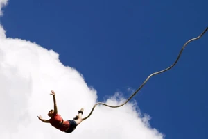 Nói sai một từ tiếng Anh, nữ du khách nhảy cầu tử nạn