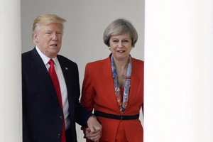 Lo biểu tình, ông Trump sẽ ghé thăm Anh chớp nhoáng