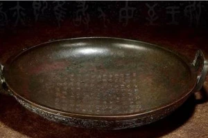 Đĩa đồng cổ bán đấu giá kỷ lục hơn 27 triệu USD