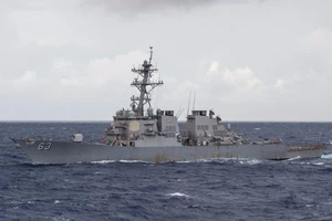 Thủy thủ khu trục hạm Mỹ mất tích ở biển Đông