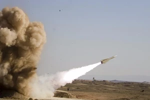 Iran quyết phát triển tên lửa thách thức Mỹ