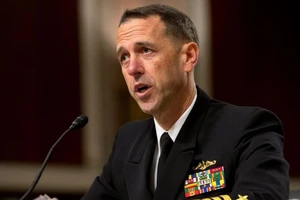 Đụng tàu hàng, tàu khu trục Mỹ mất tích 10 thủy thủ