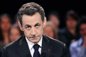 Cựu tổng thống Pháp bị cảnh sát tạm giữ