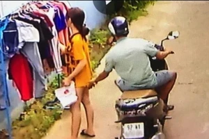 Phạt 200.000 đồng người sờ vùng kín cô gái phơi đồ