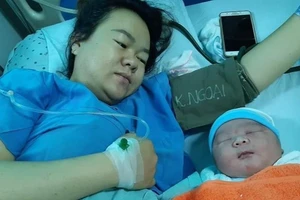 Sản phụ Quảng Nam sinh bé trai nặng 5,1 kg