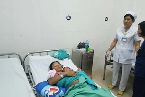 Sản phụ sinh thường ba bé chỉ trong vòng 10 phút