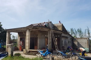 Quảng Ngãi: Cơn lốc 'ác quái' sau bão