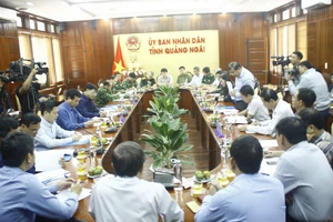 Bộ trưởng Nguyễn Xuân Cường tới Quảng Ngãi chỉ đạo chống bão
