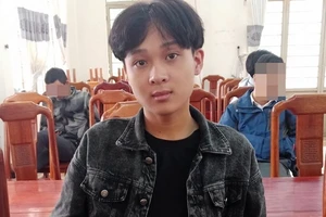 Kẻ đi nhờ dùng dao tấn công để cướp xe máy