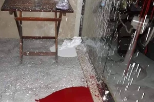 Nhà hàng bị ‘khủng bố’ bằng sơn, mắm tôm