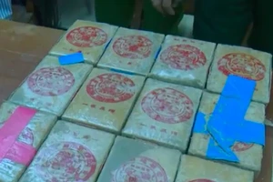 Nóng: 25 bánh heroin trôi dạt vào bờ biển Quảng Nam