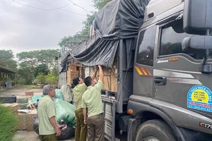 Xe tải chở cả tấn hàng không hóa đơn chứng từ