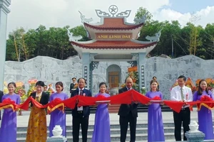 Thủ tướng về quê dự lễ khánh thành đền thờ liệt sĩ