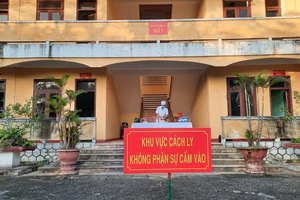 Nhân viên sân golf tiếp xúc 2 khách Anh âm tính COVID-19