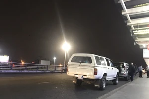 Quảng Nam lý giải vụ xe biển xanh chuyển 4 du khách ra sân bay