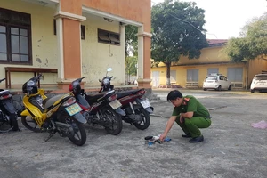 Đôi bạn rủ nhau trộm hàng loạt xe máy